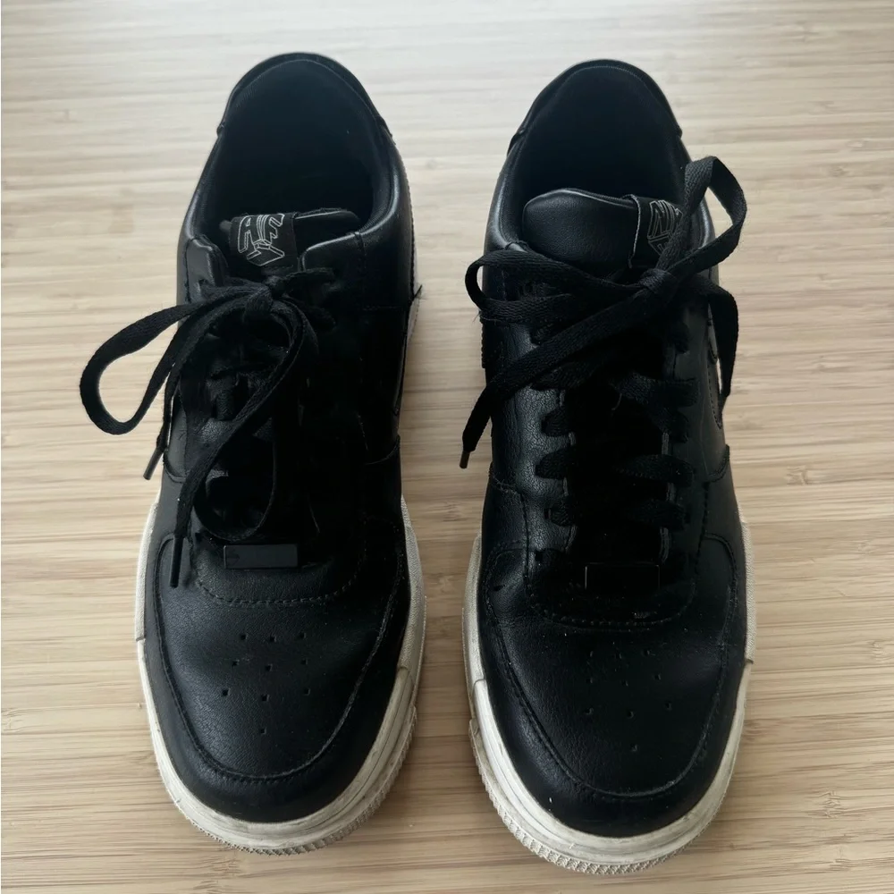 Womens Nike Air Force black leather sneakers size 8 - Picture 2 of 4
